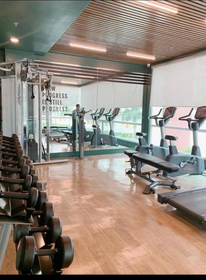 Lancris Residences 2 Bedroom Entire Apartment Near Airport With Pool Paranaque City Buitenkant foto