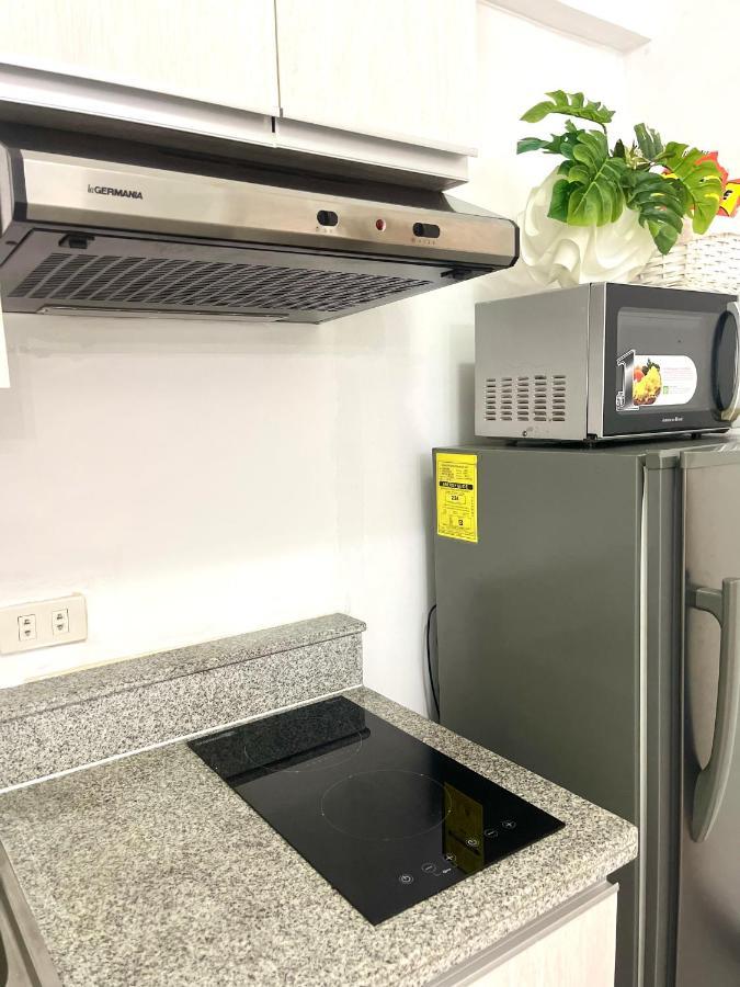 Lancris Residences 2 Bedroom Entire Apartment Near Airport With Pool Paranaque City Buitenkant foto