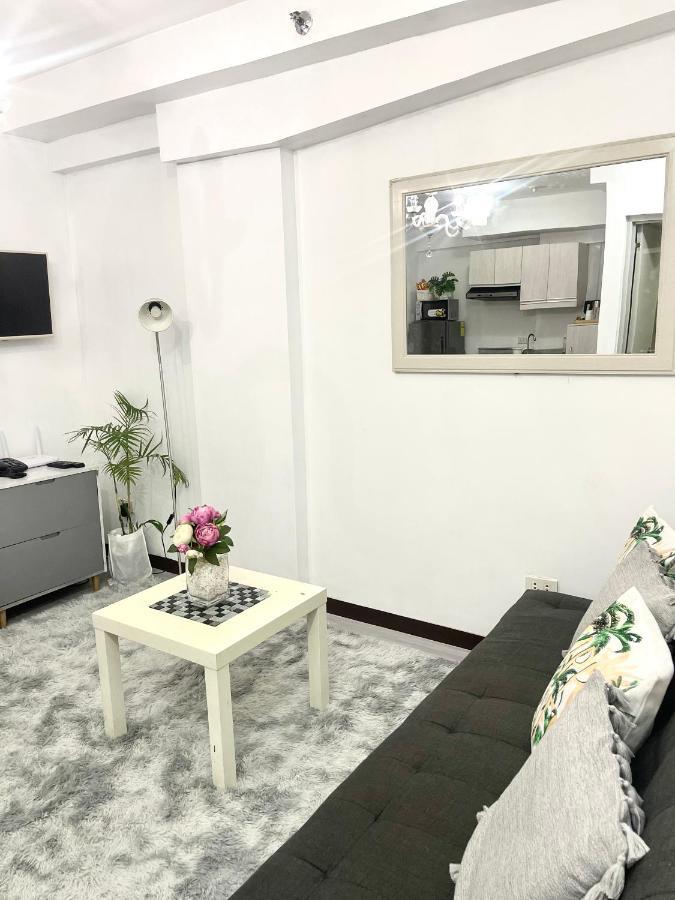 Lancris Residences 2 Bedroom Entire Apartment Near Airport With Pool Paranaque City Buitenkant foto